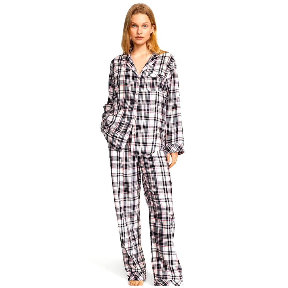 Victoria’s Secret Flannel LONG Pajama set 🩷🖤 NWT size XL.